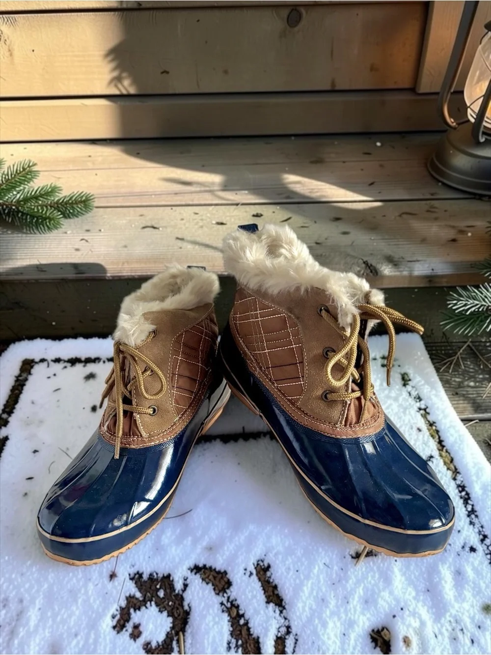 Khombu Women’s Size 8 Navy & Tan Winter Boots Faux Fur Trim